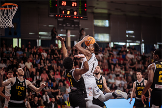 1. štvrťfinále Niké SBL: BC Prievidza - Inter Bratislava 88:84 (foto: Vladimír Králik)	