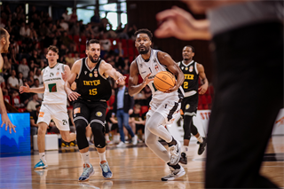 1. štvrťfinále Niké SBL: BC Prievidza - Inter Bratislava 88:84 (foto: Vladimír Králik)	