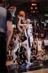 1. štvrťfinále Niké SBL: BC Prievidza - Inter Bratislava 88:84 (foto: Vladimír Králik)	