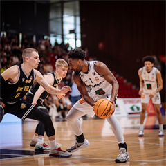 1. štvrťfinále Niké SBL: BC Prievidza - Inter Bratislava 88:84 (foto: Vladimír Králik)	