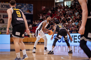 1. štvrťfinále Niké SBL: BC Prievidza - Inter Bratislava 88:84 (foto: Vladimír Králik)	