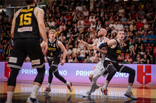 1. štvrťfinále Niké SBL: BC Prievidza - Inter Bratislava 88:84 (foto: Vladimír Králik)	