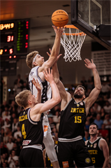 1. štvrťfinále Niké SBL: BC Prievidza - Inter Bratislava 88:84 (foto: Vladimír Králik)	