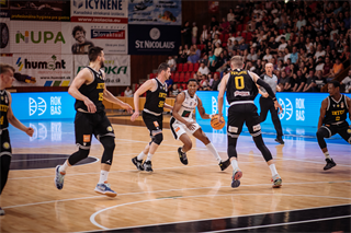 1. štvrťfinále Niké SBL: BC Prievidza - Inter Bratislava 88:84 (foto: Vladimír Králik)	