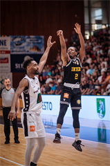 1. štvrťfinále Niké SBL: BC Prievidza - Inter Bratislava 88:84 (foto: Vladimír Králik)	