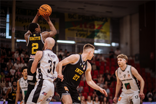1. štvrťfinále Niké SBL: BC Prievidza - Inter Bratislava 88:84 (foto: Vladimír Králik)	