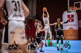 1. štvrťfinále Niké SBL: BC Prievidza - Inter Bratislava 88:84 (foto: Vladimír Králik)	