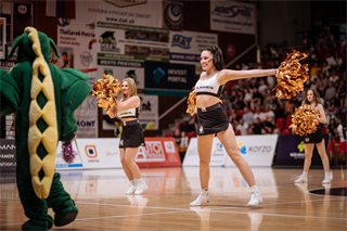 1. štvrťfinále Niké SBL: BC Prievidza - Inter Bratislava 88:84 (foto: Vladimír Králik)	