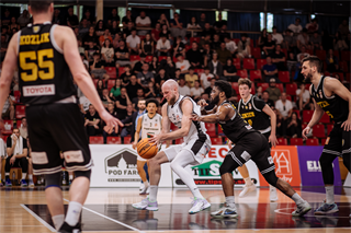 1. štvrťfinále Niké SBL: BC Prievidza - Inter Bratislava 88:84 (foto: Vladimír Králik)	