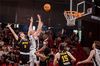 1. štvrťfinále Niké SBL: BC Prievidza - Inter Bratislava 88:84 (foto: Vladimír Králik)	