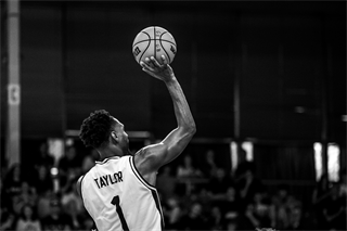 1. štvrťfinále Niké SBL: BC Prievidza - Inter Bratislava 88:84 (foto: Vladimír Králik)	