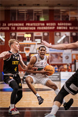 1. štvrťfinále Niké SBL: BC Prievidza - Inter Bratislava 88:84 (foto: Vladimír Králik)	