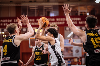 1. štvrťfinále Niké SBL: BC Prievidza - Inter Bratislava 88:84 (foto: Vladimír Králik)	