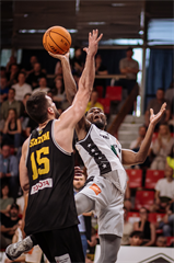 1. štvrťfinále Niké SBL: BC Prievidza - Inter Bratislava 88:84 (foto: Vladimír Králik)	