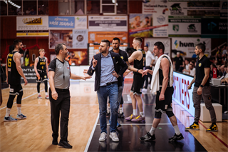 1. štvrťfinále Niké SBL: BC Prievidza - Inter Bratislava 88:84 (foto: Vladimír Králik)	