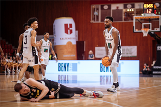 1. štvrťfinále Niké SBL: BC Prievidza - Inter Bratislava 88:84 (foto: Vladimír Králik)	