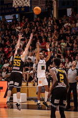 1. štvrťfinále Niké SBL: BC Prievidza - Inter Bratislava 88:84 (foto: Vladimír Králik)	