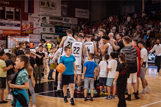 1. štvrťfinále Niké SBL: BC Prievidza - Inter Bratislava 88:84 (foto: Vladimír Králik)	