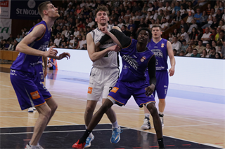 3. zápas semifinále Niké SBL: BC Prievidza - Spišskí Rytieri 102:89 (foto: Ladislav Szibilla)	
