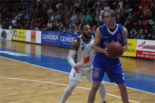 9. kolo Eurovia SBL: BC Prievidza - VŠEMvs Karlovka Bratislava 70:59 (2. fotogaléria)