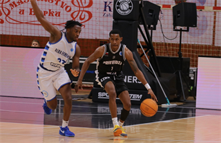 Európsky pohár FIBA: BC Prievidza - Alba Fehervar 102:85 (Foto Ladislav Szibilla)	