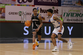 Európsky pohár FIBA: BC Prievidza - Alba Fehervar 102:85 (Foto Ladislav Szibilla)	