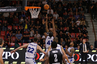 Európsky pohár FIBA: BC Prievidza - Alba Fehervar 102:85 (Foto Ladislav Szibilla)	