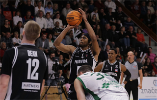 4. kolo TIPOS SBL: BC Prievidza - MBK Handlová 94:66 (Ladislav Szibilla)