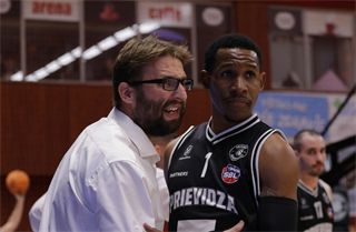 4. kolo TIPOS SBL: BC Prievidza - MBK Handlová 94:66 (Ladislav Szibilla)