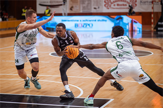 4. kolo TIPOS SBL: BC Prievidza - MBK Handlová 94:66 (Vladimír Králik)	